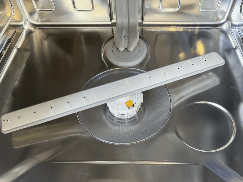 Miten puhdistaa tiskikone, jotta astiat tulevat puhtaiksi